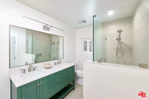 Bath - 3653 Falcon Ave, Long Beach, CA 90807 photo 1 of 3