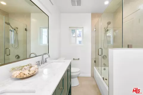 Bath - 3653 Falcon Ave, Long Beach, CA 90807 photo 3 of 3