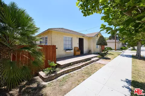 Exterior - 3653 Falcon Ave, Long Beach, CA 90807 photo 14 of 16