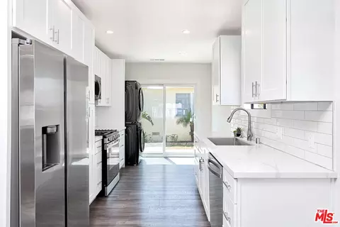 Entry Way - 3653 Falcon Ave, Long Beach, CA 90807 photo 1 of 1