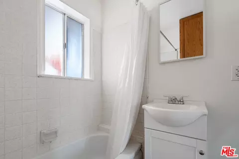 7624 Machrea St, Tujunga, CA 91042 photo 15