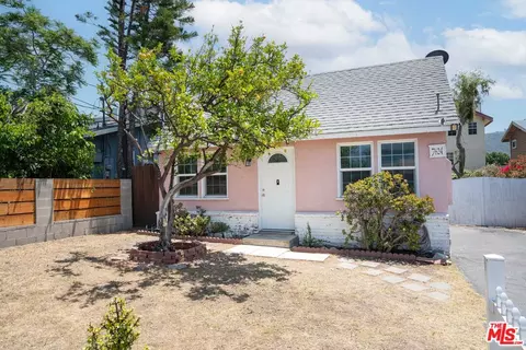 7624 Machrea St, Tujunga, CA 91042 photo 2