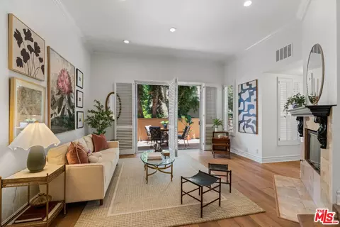 18730 Hatteras St #16, Tarzana, CA 91356