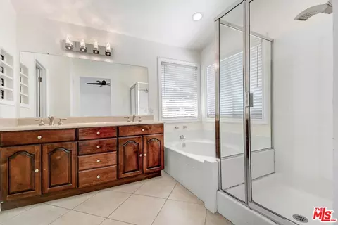 Bath - 11911 Ardmoor Ct, Rancho Cucamonga, CA 91739 photo 1 of 2