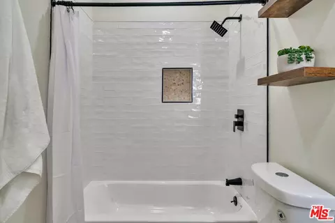 Bath - 3600 Springridge Way, Palmdale, CA 93551 photo 2 of 6