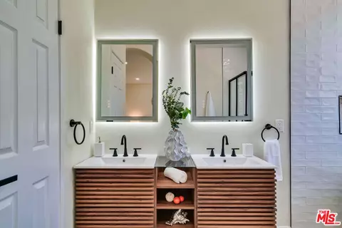 Bath - 3600 Springridge Way, Palmdale, CA 93551 photo 4 of 6