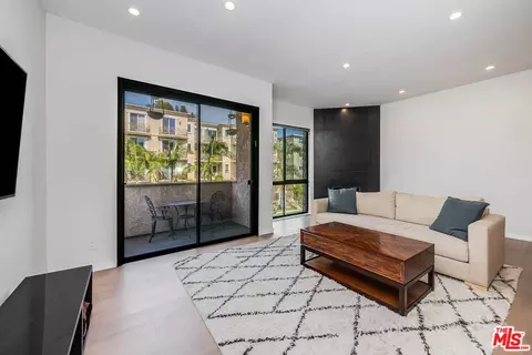 2307 Fox Hills Dr #203, Los Angeles, CA 90064