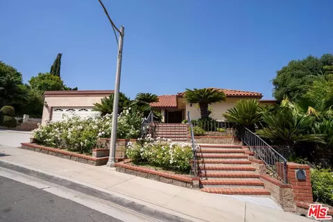 1465 Sunshine Dr, Glendale, CA 91208