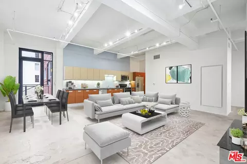 738 S Los Angeles St #302, Los Angeles, CA 90014