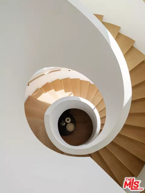 1504 N Kenter Ave, Los Angeles, CA 90049