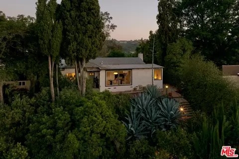 11764 Laurelcrest Dr, Studio City, CA 91604