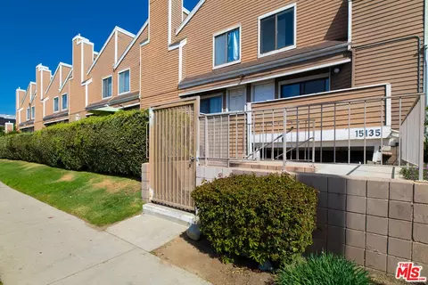 15135 Nordhoff St #1, North Hills, CA 91343
