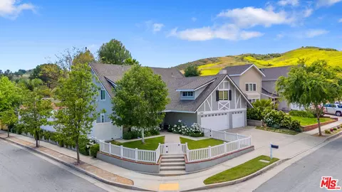 27062 Helmond Dr, Calabasas, CA 91301