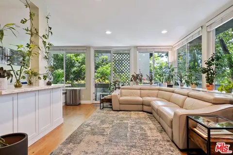 10800 Holman Ave #206, Los Angeles, CA 90024
