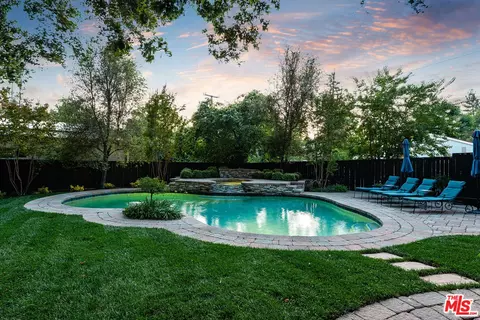 23040 Blue Bird Dr, Calabasas, CA 91302