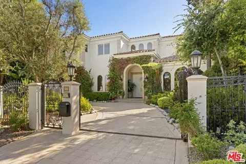 625 Foothill Rd, Beverly Hills, CA 90210