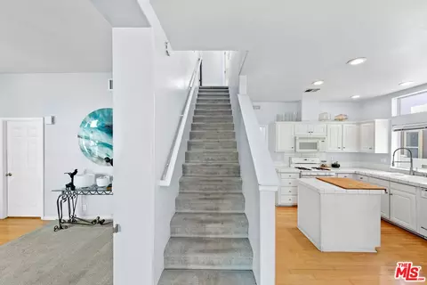 166 Comanche, Topanga, CA 90290 photo 14