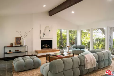 3419 Ione Dr, Los Angeles, CA 90068