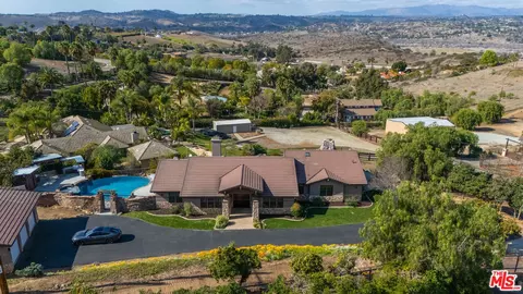 32070 Via Vera, Bonsall, CA 92003 photo 3