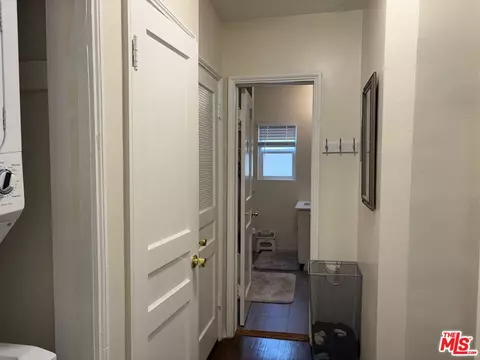 Entry Way - 140 N Pass Ave, Burbank, CA 91505 photo 1 of 3