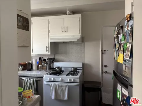 Kitchen - 140 N Pass Ave, Burbank, CA 91505 photo 6 of 6