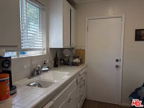 Kitchen - 140 N Pass Ave, Burbank, CA 91505 photo 2 of 6