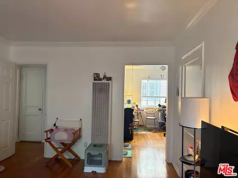 Entry Way - 140 N Pass Ave, Burbank, CA 91505 photo 3 of 3