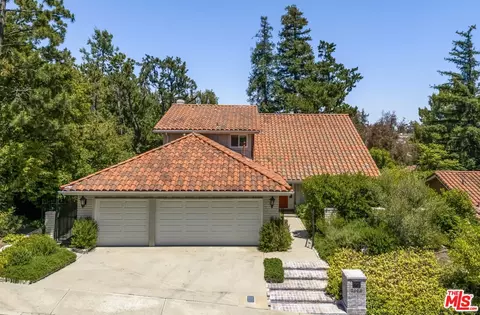 2968 Nicada Dr, Los Angeles, CA 90077