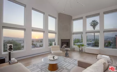 1320 Romulus Dr, Glendale, CA 91205