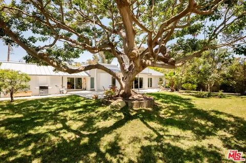 6749 Wildlife Rd, Malibu, CA 90265