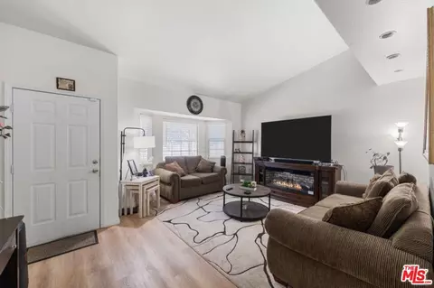 43656 5th St, Lancaster, CA 93535 photo 3