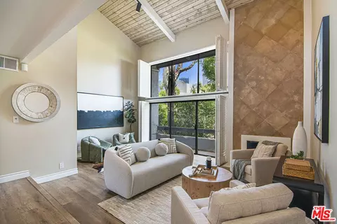 1937 S Beverly Glen Blvd #47, Los Angeles, CA 90025