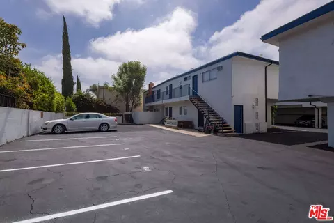 Exterior - 15115 Victory Blvd, Van Nuys, CA 91411 photo 16 of 20