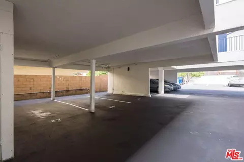 Exterior - 15115 Victory Blvd, Van Nuys, CA 91411 photo 7 of 20