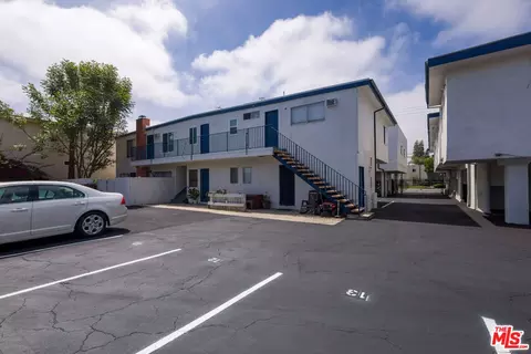 Exterior - 15115 Victory Blvd, Van Nuys, CA 91411 photo 17 of 20