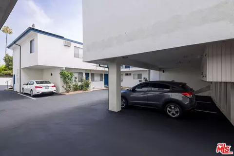 Exterior - 15115 Victory Blvd, Van Nuys, CA 91411 photo 4 of 20