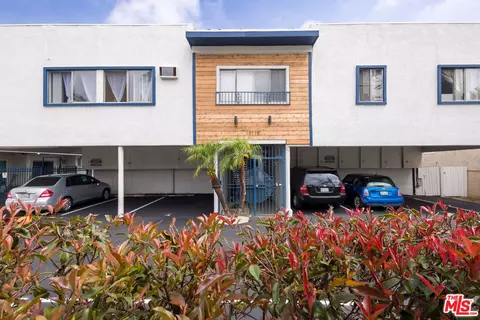 Exterior - 15115 Victory Blvd, Van Nuys, CA 91411 photo 2 of 20