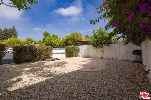 Exterior - 15115 Victory Blvd, Van Nuys, CA 91411 photo 12 of 20