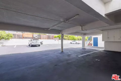 Exterior - 15115 Victory Blvd, Van Nuys, CA 91411 photo 8 of 20