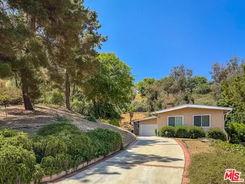 22297 Buena Ventura St, Woodland Hills, CA 91364