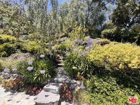 9420 Eden Dr, Beverly Hills, CA 90210