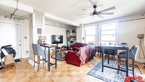 Living - 455 E Ocean Blvd #502, Long Beach, CA 90802 photo 2 of 4