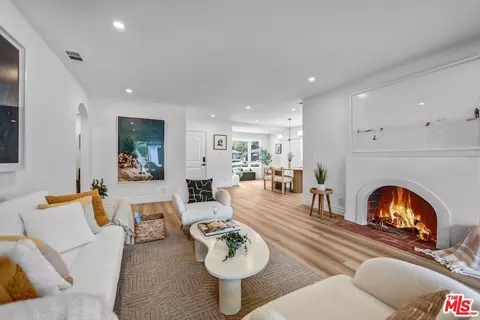 2385 Queensberry Rd, Pasadena, CA 91104