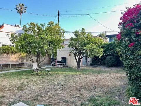2137 Walnut Ave, Venice, CA 90291 photo 2