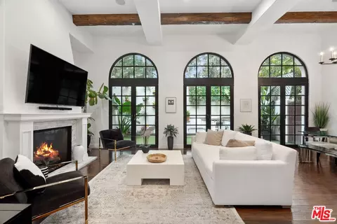 11937 W Sunset Blvd #7, Los Angeles, CA 90049