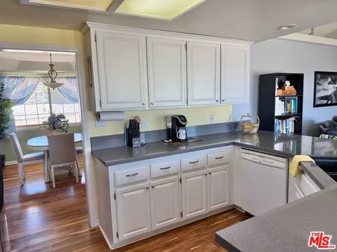 Kitchen - 8125 Centola Rd, Phelan, CA 92371 photo 3 of 4