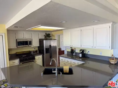 Kitchen - 8125 Centola Rd, Phelan, CA 92371 photo 4 of 4