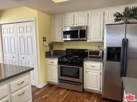 Kitchen - 8125 Centola Rd, Phelan, CA 92371 photo 2 of 4