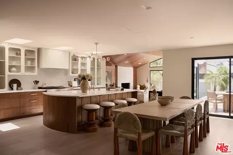 12622 Sarah St, Studio City, CA 91604