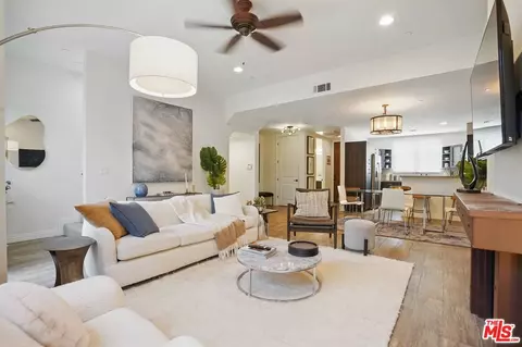 4541 Colfax Ave #102, Studio City, CA 91602